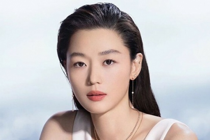 Jeon Ji Hyun mua thêm hai tòa nhà, trở thành phú bà bất động sản