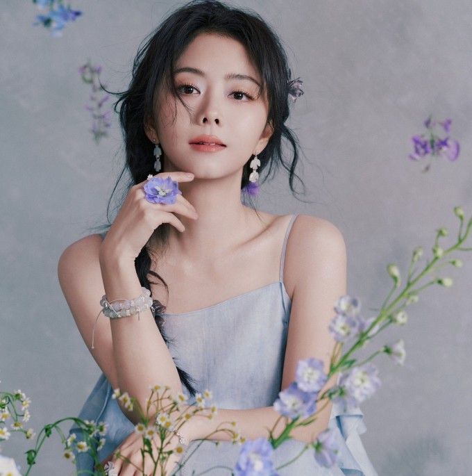 Ở tuổi ngoài 30, Đàm Tùng Vận vẫn giữ hình ảnh 'nữ thần thanh xuân' trong lòng khán giả và trở thành ví dụ cho xu hướng làm đẹp bền vững đang được nhiều phụ nữ châu Á theo đuổi. Ảnh: Weibo