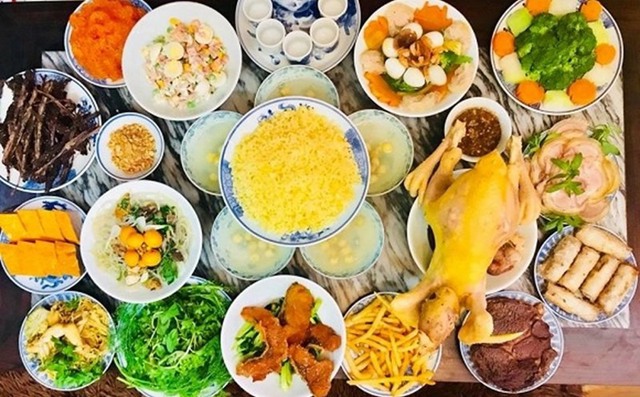 Rằm tháng Giêng các gia đình sẽ chuẩn bị mâm cỗ tươm tất để dâng lễ lên tổ tiên.