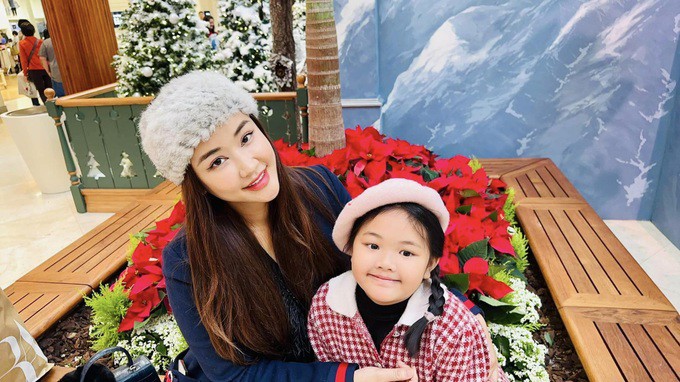 Trái với sự nghiệp nghệ thuật thăng hoa, đường tình duyên của Maya có phần trắc trở. Năm 2015, khi ở đỉnh cao của sự nghiệp, người đẹp bất ngờ mang thai và sang Mỹ sinh con. Sau những cuộc tình đổ vỡ, Maya trở về Hà Nội sống cùng mẹ và con gái.