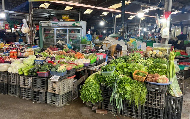 Giá rau củ giảm so với cận Tết, nguồn cung ổn định. Ảnh: Đan Tâm.