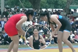 "Thiên thần" trên sới vật Đặng Linh hạ "siêu đô nữ" Ứng Thị Thơm tại hội làng Triều Khúc