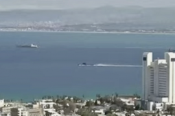 Xuất hiện hình ảnh tàu ngầm Israel rời cảng Haifa, chuẩn bị tham chiến?