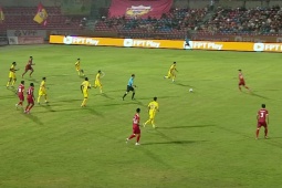 Video bóng đá Hà Tĩnh - Sông Lam Nghệ An: Siêu phẩm sút xa, bỏ lỡ đáng tiếc (V-League)
