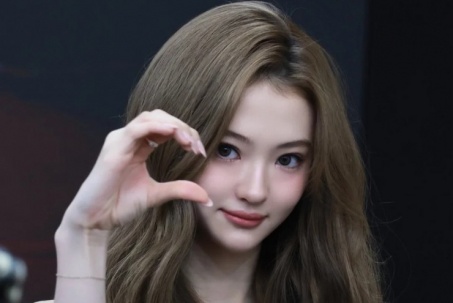 Nhan sắc tuổi 18 của 'Mẫu nhí đẹp nhất thế giới'