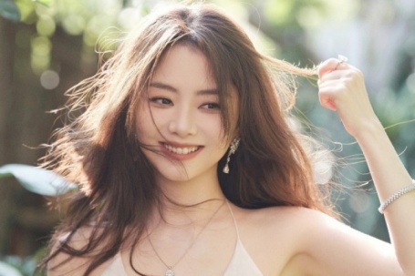 Lối sống khoa học giúp Đàm Tùng Vận giữ nhan sắc trẻ trung ở tuổi 36