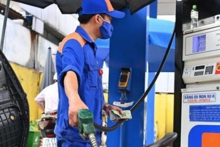 Giá xăng dầu hôm nay 28/2: Tăng dữ dội phiên cuối tuần