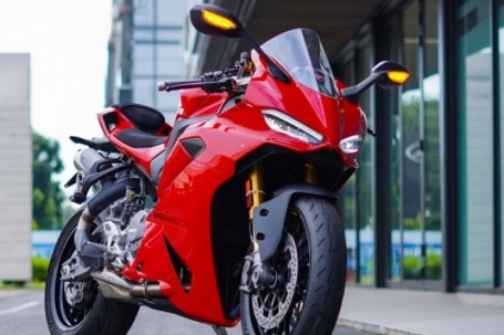 Ducati Panigale V2 S 2026 giá 759 triệu đồng