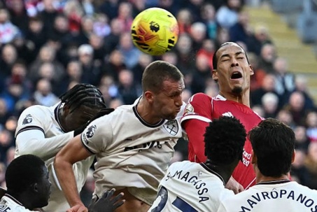 Kết quả bóng đá Liverpool - West Ham: "Cơn mưa" 7 bàn, khác biệt ở phạt góc (Ngoại hạng Anh)