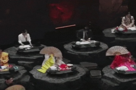 Show về 49 thầy bói phải cúi đầu xin lỗi