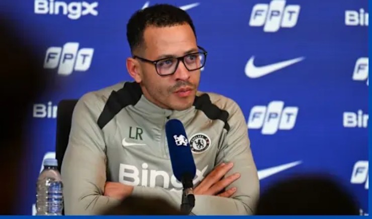 HLV Rosenior bình thản dù Chelsea phải gặp nhiều đối thủ mạnh, bao gồm Arsenal (Ngoại hạng Anh) lẫn PSG (Cúp C1)