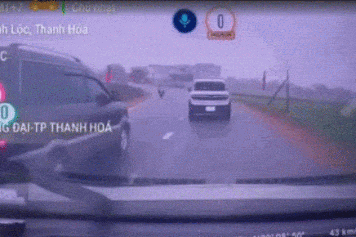 Xe dễ mất lái khi vượt nếu tài xế 'không biết lượng sức'