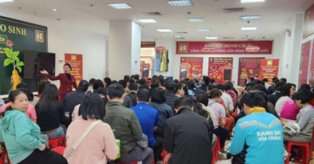 Giá vàng hôm nay mới nhất (28/2) tăng khủng khi...