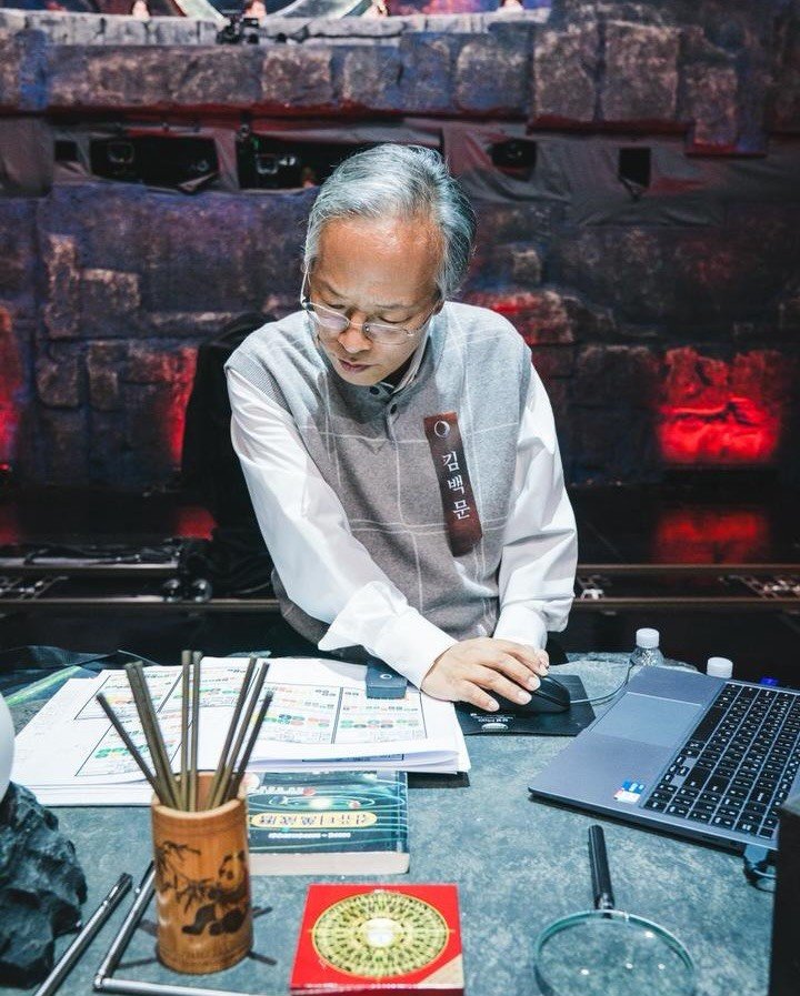 Show về 49 thầy bói phải cúi đầu xin lỗi - 5