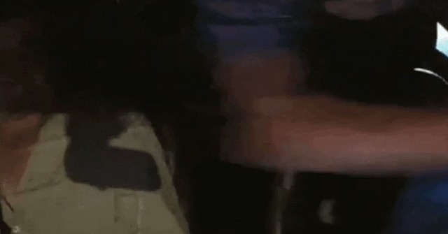 Đánh tài xế taxi tới tấp vì bị yêu cầu hủy chuyến