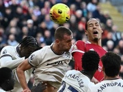 Kết quả bóng đá Liverpool - West Ham: "Cơn mưa" 7 bàn, khác biệt ở phạt góc (Ngoại hạng Anh)