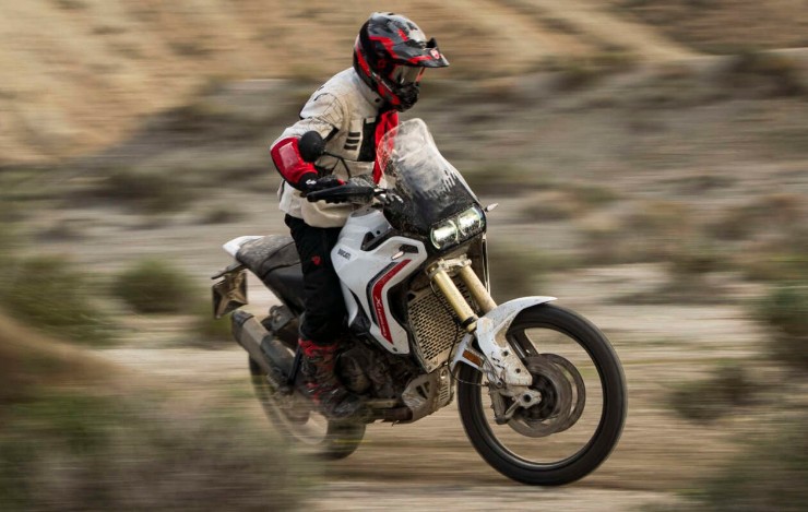 Ducati DesertX 2026: Bản nâng cấp “nặng ký” cho dân mê off-road - 1