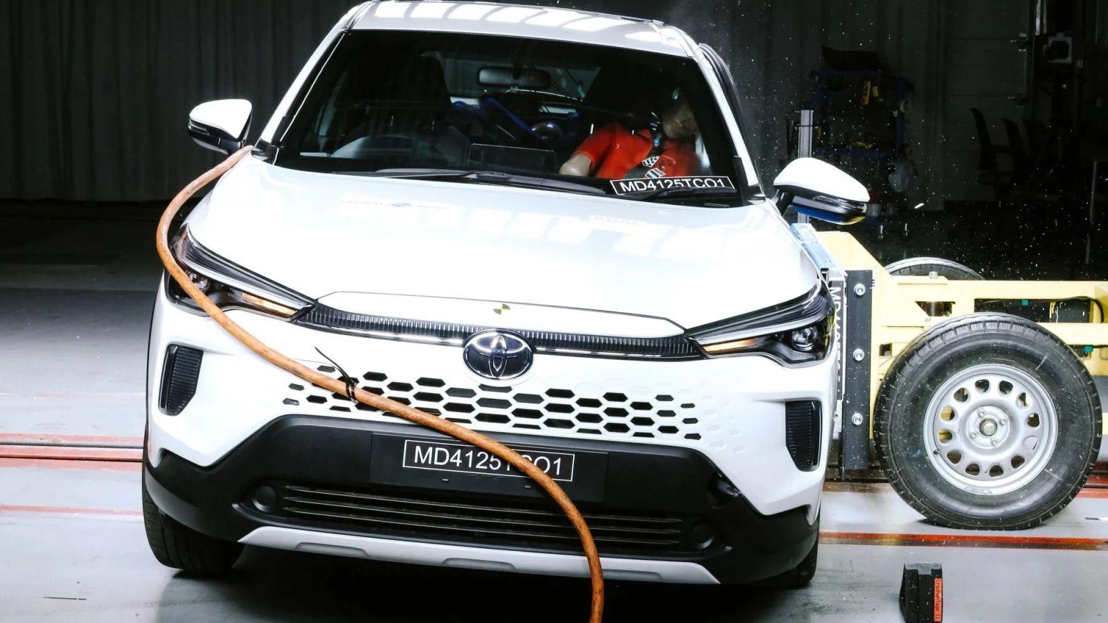 Toyota Corolla Cross bán tại châu Phi chỉ đạt 2 sao Global NCAP do thiếu túi khí rèm bảo vệ đầu.