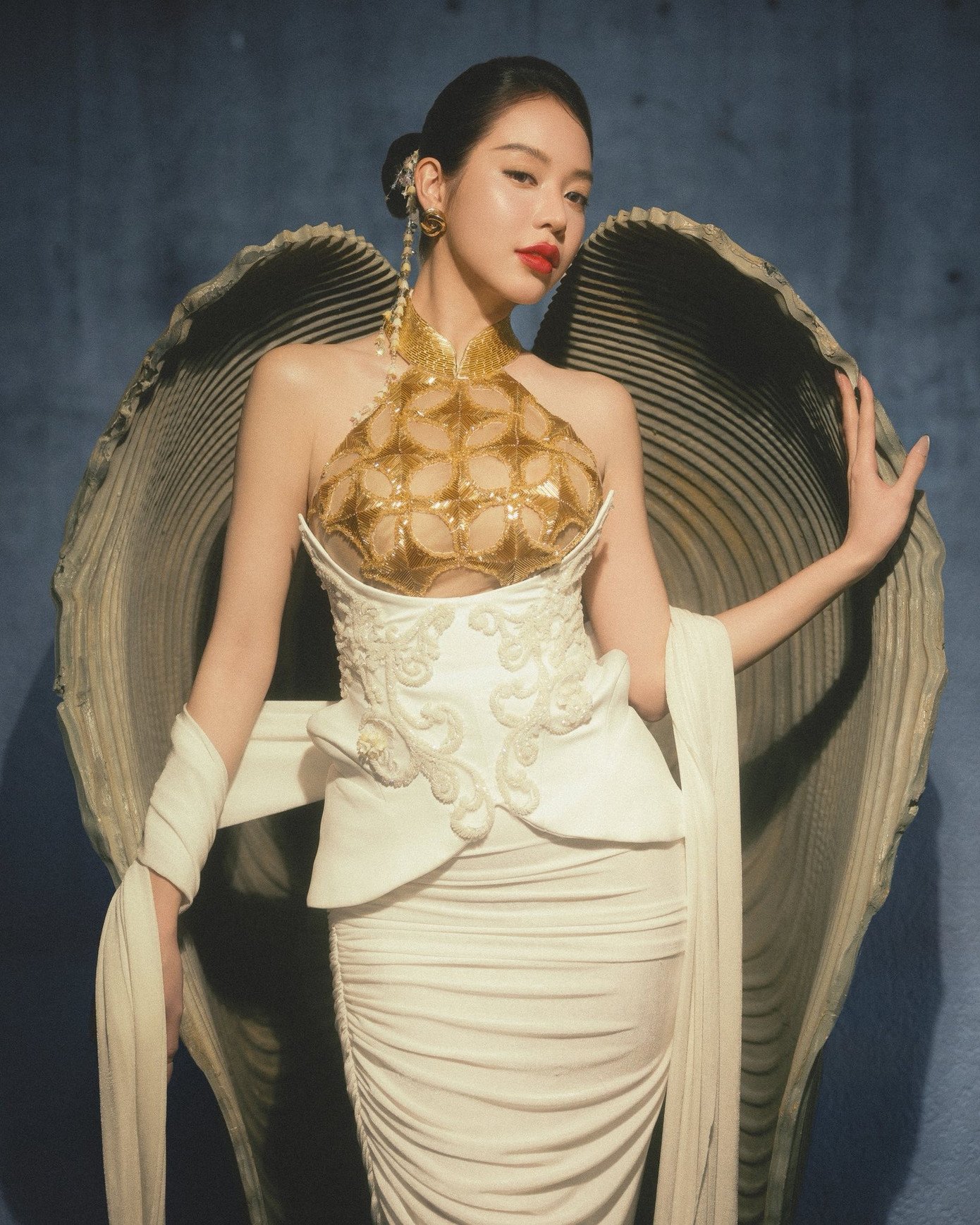 Xinh đẹp thôi chưa đủ, phong cách của Hoa hậu Thanh Thủy ngày càng ấn tượng - 5