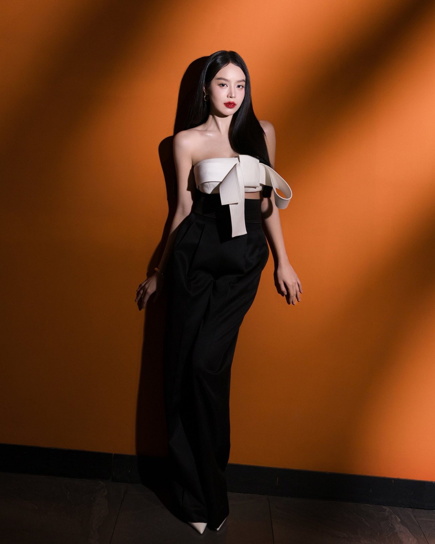 Xinh đẹp thôi chưa đủ, phong cách của Hoa hậu Thanh Thủy ngày càng ấn tượng - 3