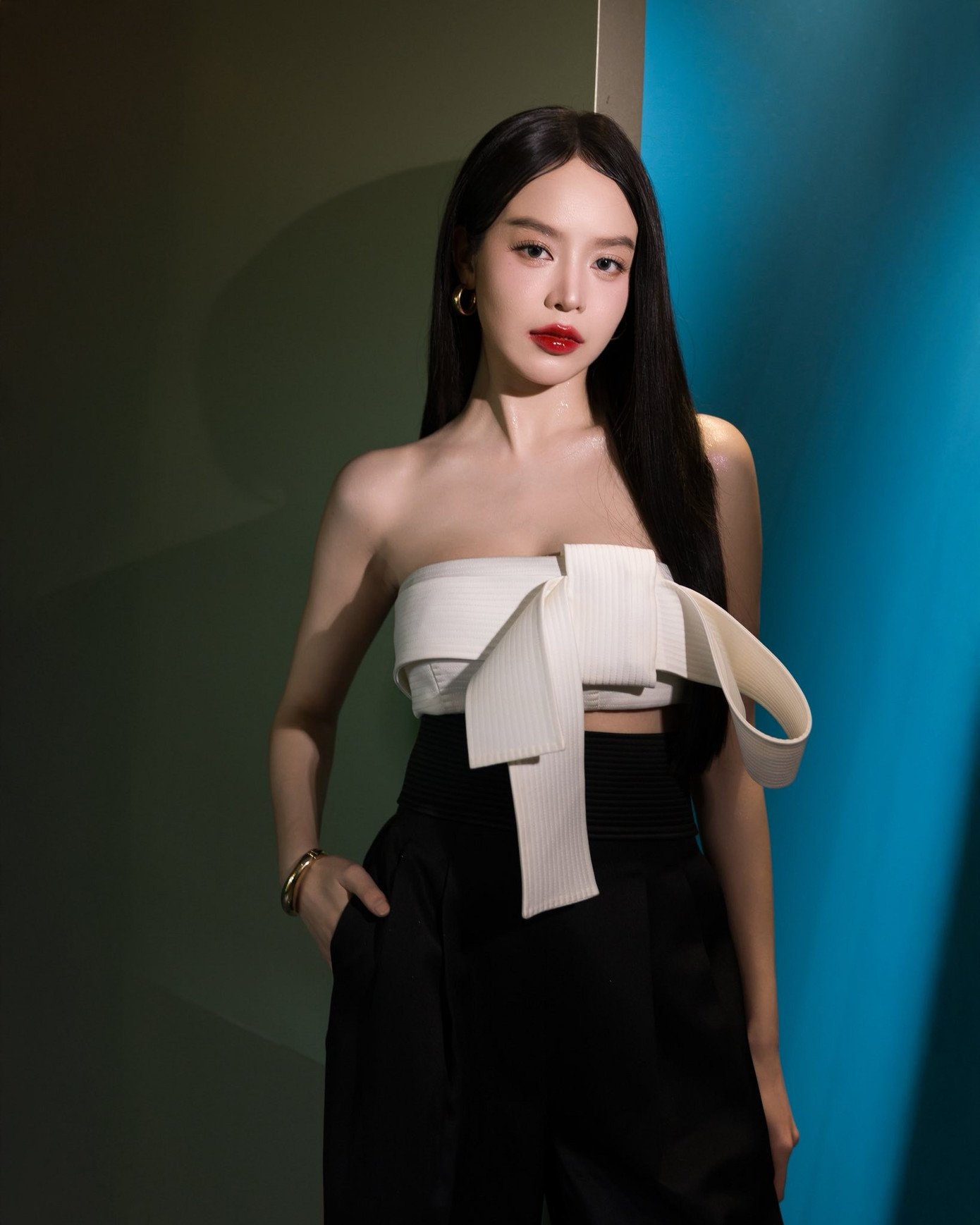 Xinh đẹp thôi chưa đủ, phong cách của Hoa hậu Thanh Thủy ngày càng ấn tượng - 4