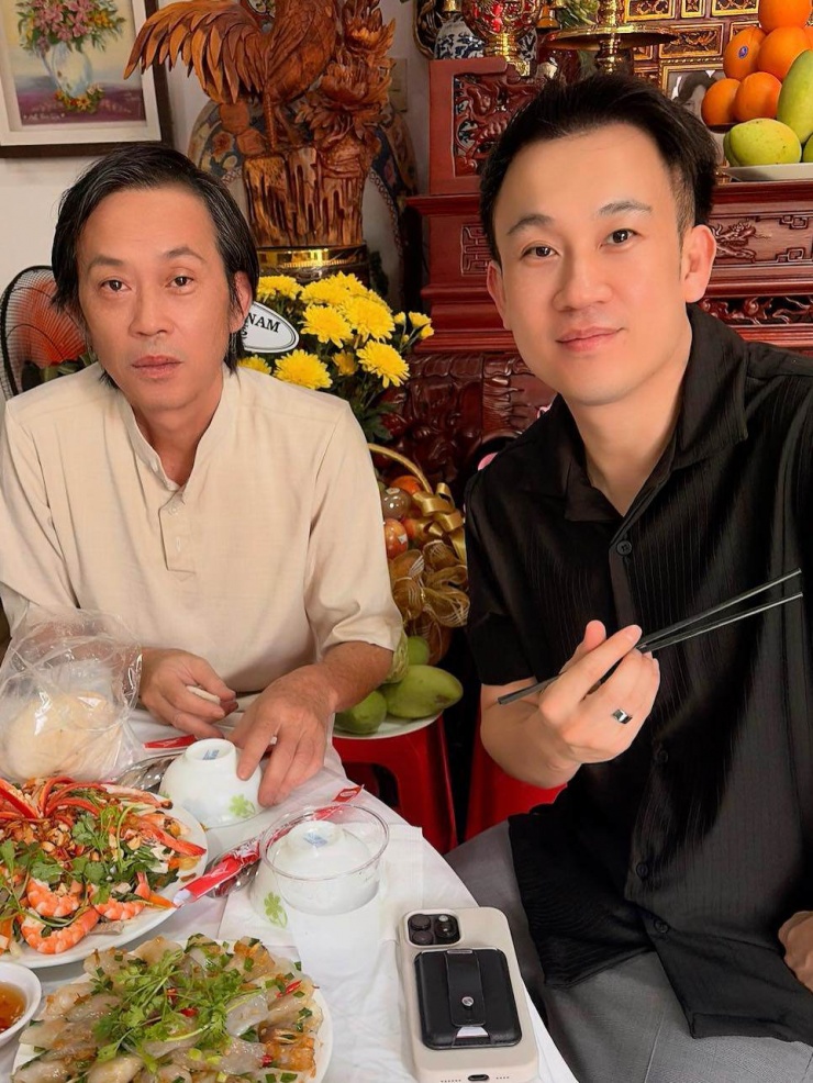 Dương Triệu Vũ chia sẻ hình ảnh của nghệ sĩ Hoài Linh gần đây. Ảnh: FBNV