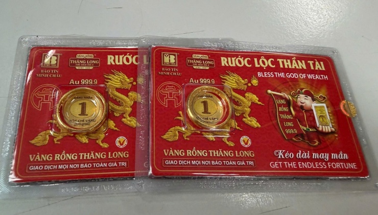 Giá vàng trên thị trường "chợ đen" tăng mạnh khiến người mua vàng ngày Vía Thần tài lãi lớn.