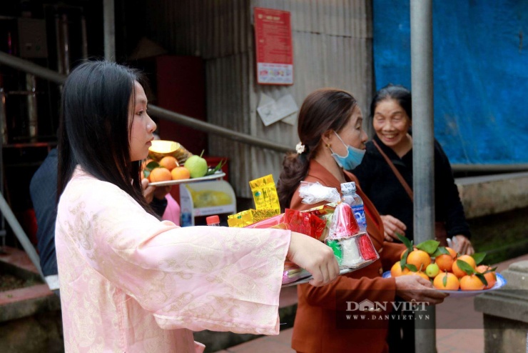 Vì sao nhiều người chi nửa triệu mua ngựa giấy đốt tại đền Quan Hoàng Mười (Hà Tĩnh)? - 14
