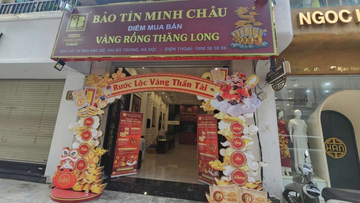 Cơ sở mới của Bảo Tín Minh Châu không một bóng người trong ngày cửa hàng thông báo dừng bán.&nbsp;Ảnh: Thái Nguyễn