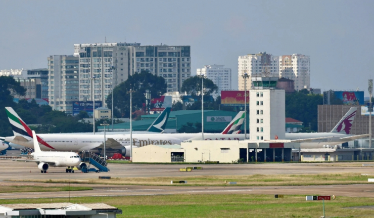Emirates là hãng hàng không khai thác mỗi ngày 2 chuyến kết nối sân bay Tân Sơn Nhất (SGN) và sân bay quốc tế Dubai (DXB) (Ảnh: Huân Trần)