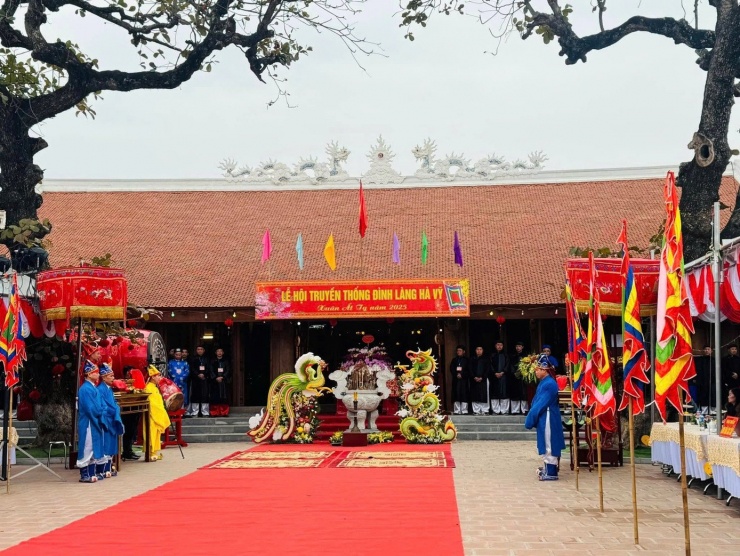 Theo thần tích, đình Hà Vĩ có từ năm 1426.