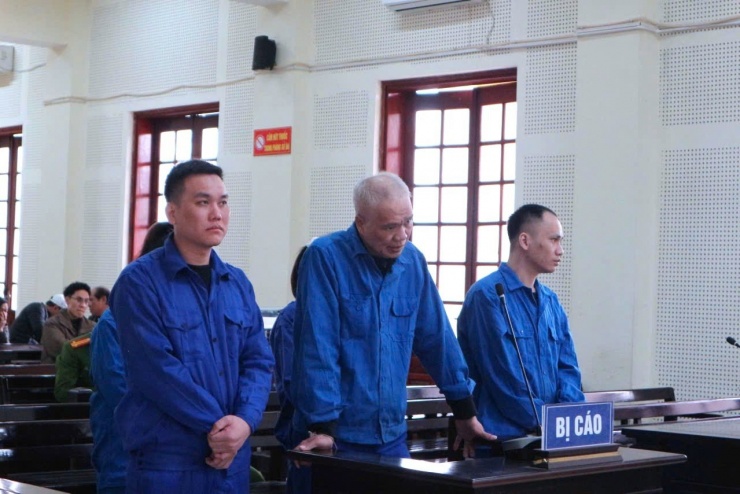 Các bị cáo tại phiên tòa.