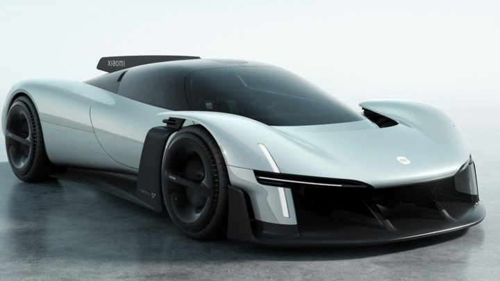 Thiết kế của phương tiện ưu tiên tính khí động học với trọng tâm thấp, cửa cắt kéo và các chi tiết tối ưu luồng gió.