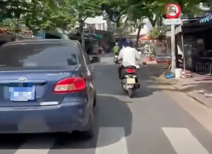 Xe biển số xanh ở TPHCM vi phạm bị xử lý.