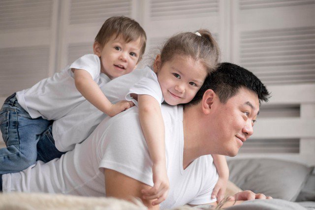 Khi con trưởng thành, Cự Giải càng chú trọng vai trò đồng hành. Họ quan tâm từng thay đổi nhỏ trong cuộc sống của con, từ chuyện học hành đến cảm xúc thường ngày. Ảnh minh họa