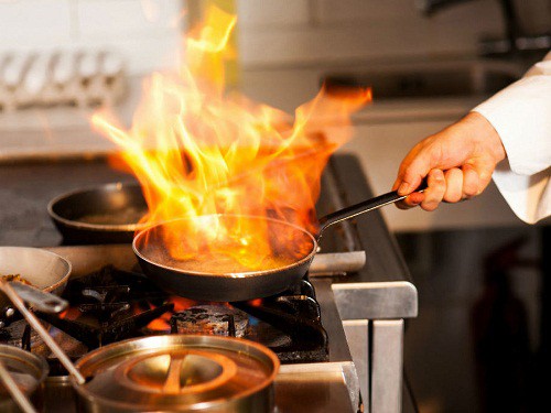 Một tin kém vui cho hàng triệu người Việt Nam là giá gas tháng 3/2026 tiếp tục tăng.