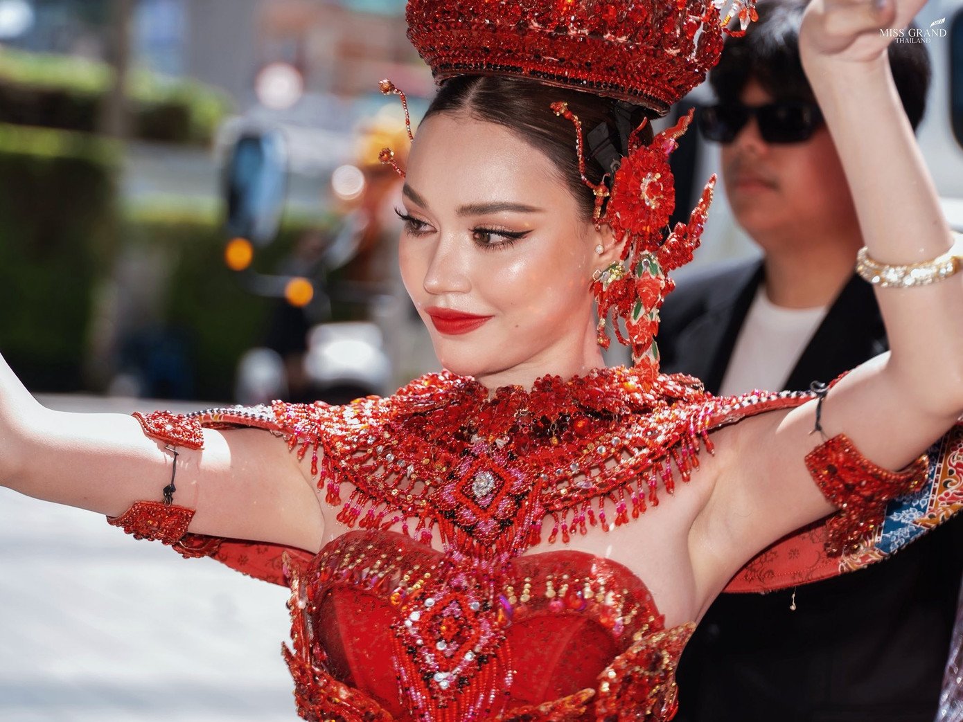 Thí sinh Hoa hậu Hòa bình Thái Lan làm đủ trò lố - 2