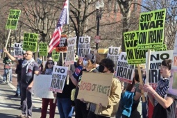 Người Mỹ biểu tình phản đối các cuộc tấn công quy mô lớn vào Iran