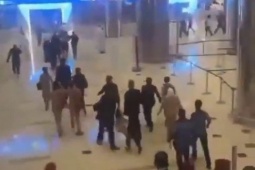 Tên lửa Iran dội xuống "trái tim" Israel, đánh trúng loạt sân bay, khách sạn khắp Trung Đông