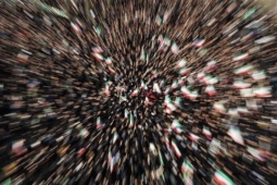 Người Iran tuần hành rầm rộ, tuyên bố 'không thỏa hiệp, không đầu hàng'