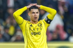Ác mộng Ronaldo nối dài kỷ lục đá hỏng phạt đền, dính chấn thương