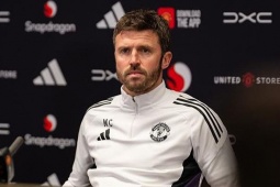 Tin mới nhất bóng đá trưa 1/3: Carrick không bận tâm tới “màn đấu tay đôi” với Glasner