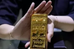 Giá dầu, vàng tăng dựng đứng vì Mỹ không kích Iran