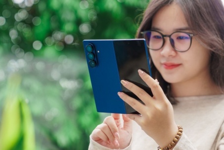 Một chiếc smartphone màn hình gập không nếp gấp sắp ra mắt