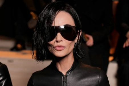 Demi Moore được khen trẻ 'như dùng thần dược' với tóc mới