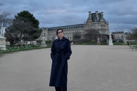 Tăng Thanh Hà dạo chơi Paris lúc sáng sớm