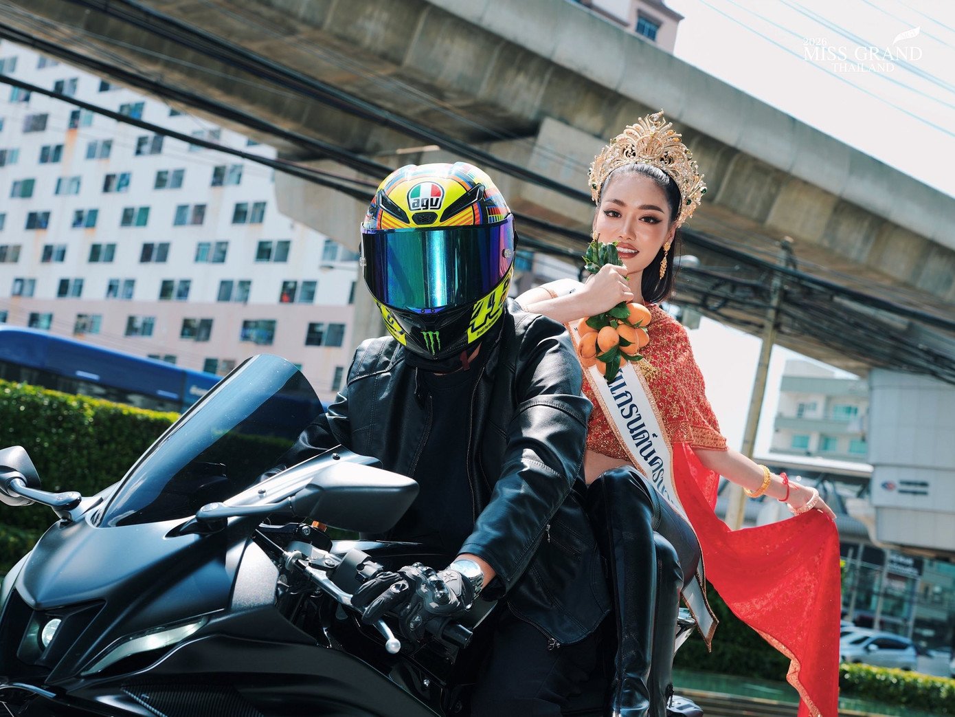 Thí sinh Hoa hậu Hòa bình Thái Lan làm đủ trò lố - 7