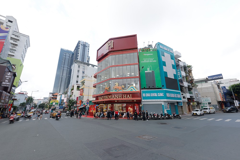 Khai trương cửa hàng lớn nhất của Bảo Tín Mạnh Hải tại Hồ Chí Minh - 1