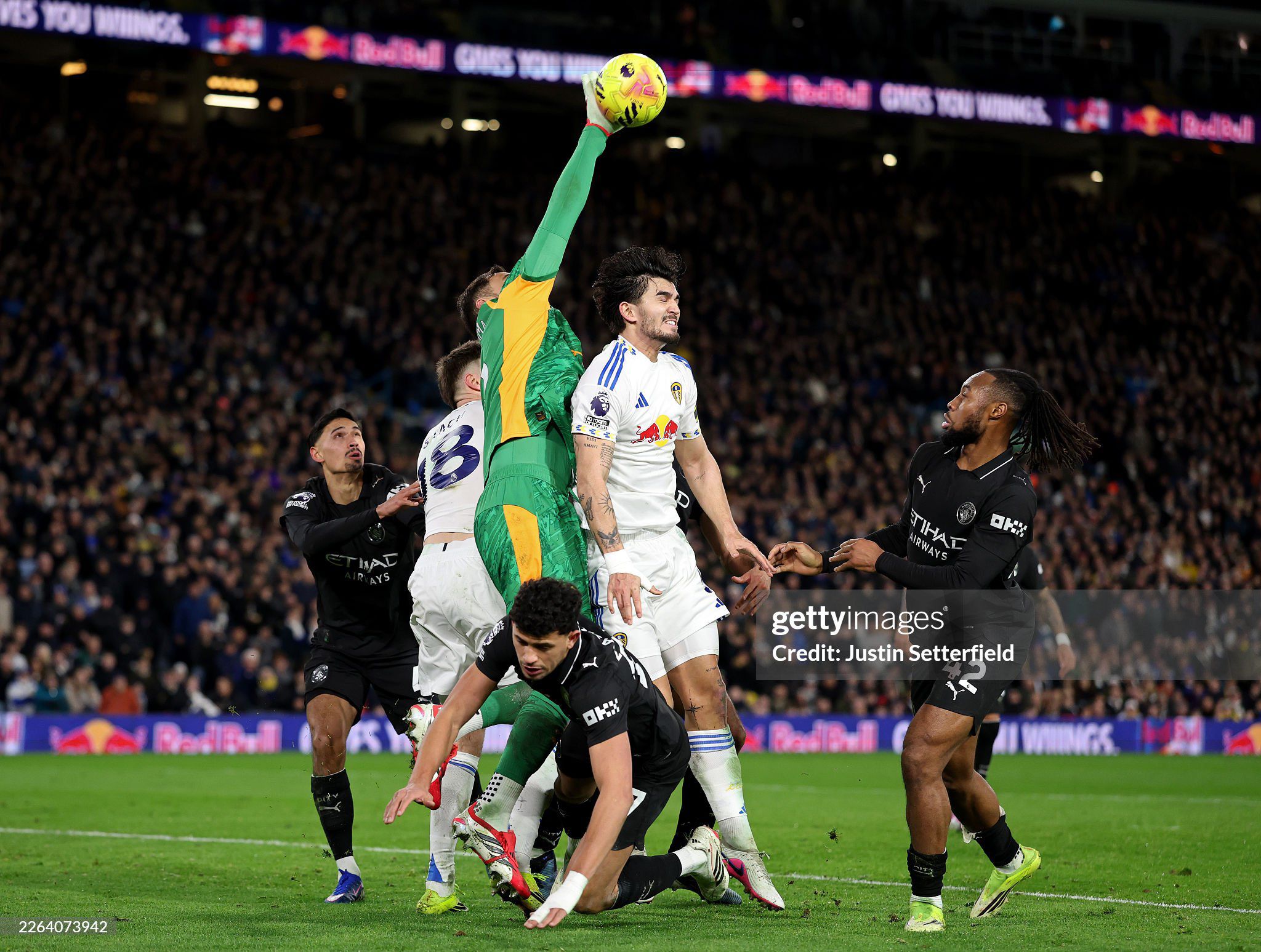 Man City trải qua không ít khó khăn trước Leeds
