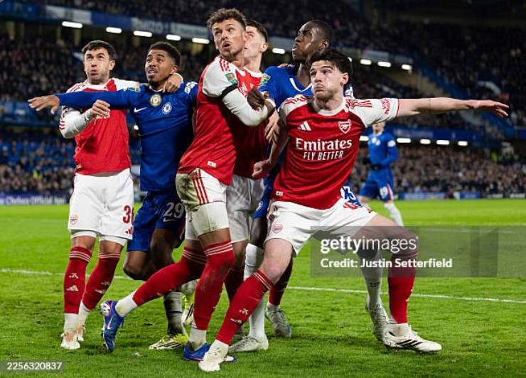 Arsenal, Chelsea chịu sức ép lớn trong cuộc đua vô địch và giành vé dự Champions League